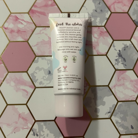 2/$15 HANALEI COMPANY Aloe E Face Cleanser - Picture 2 of 3